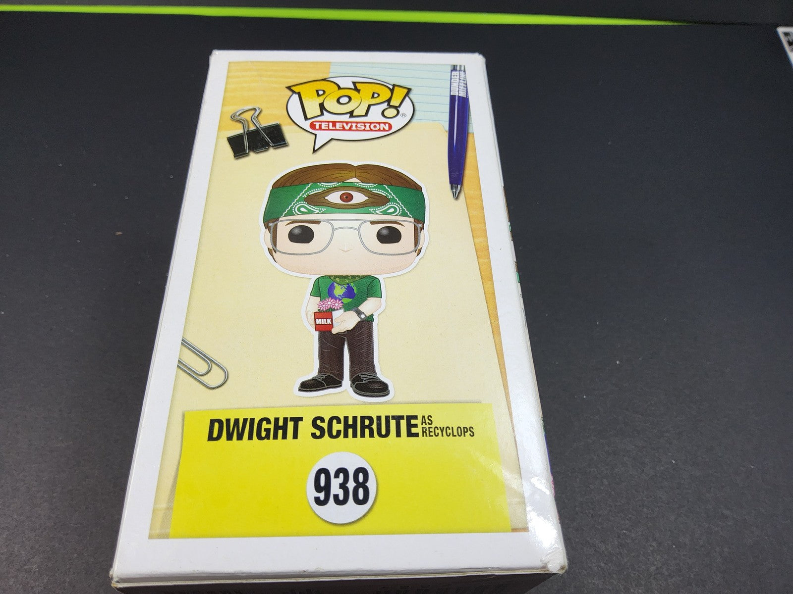 Dwight Schrute #938 - The Office - Funko Pop! Vinyl + Free Protector