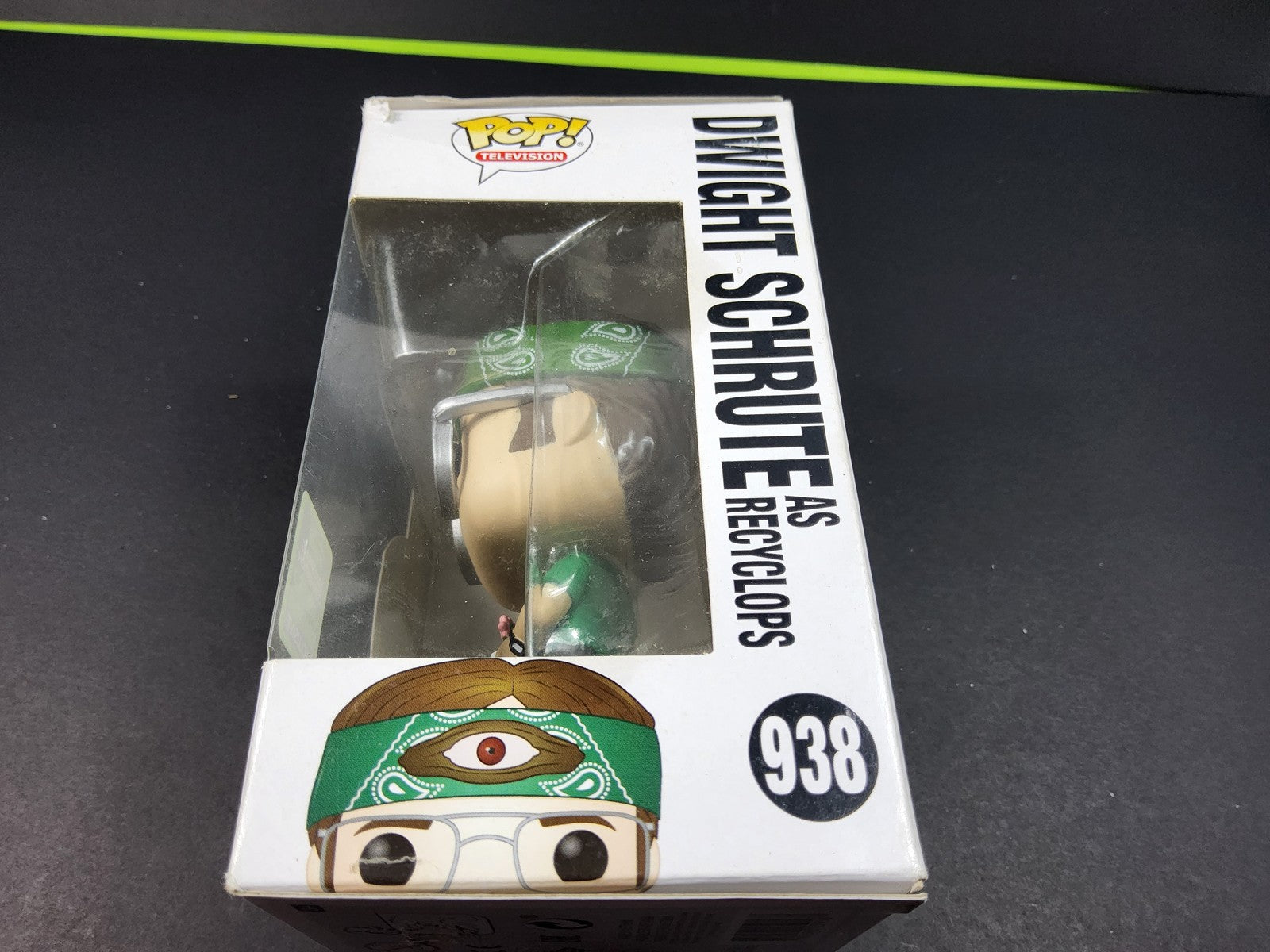 Dwight Schrute #938 - The Office - Funko Pop! Vinyl + Free Protector